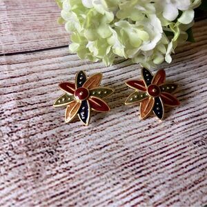 VINTAGE ENAMELED METAL FLOWER SHAPED CLIP EARRINGS